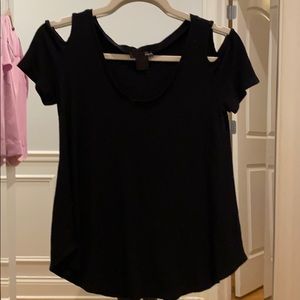 Cold shoulder tee